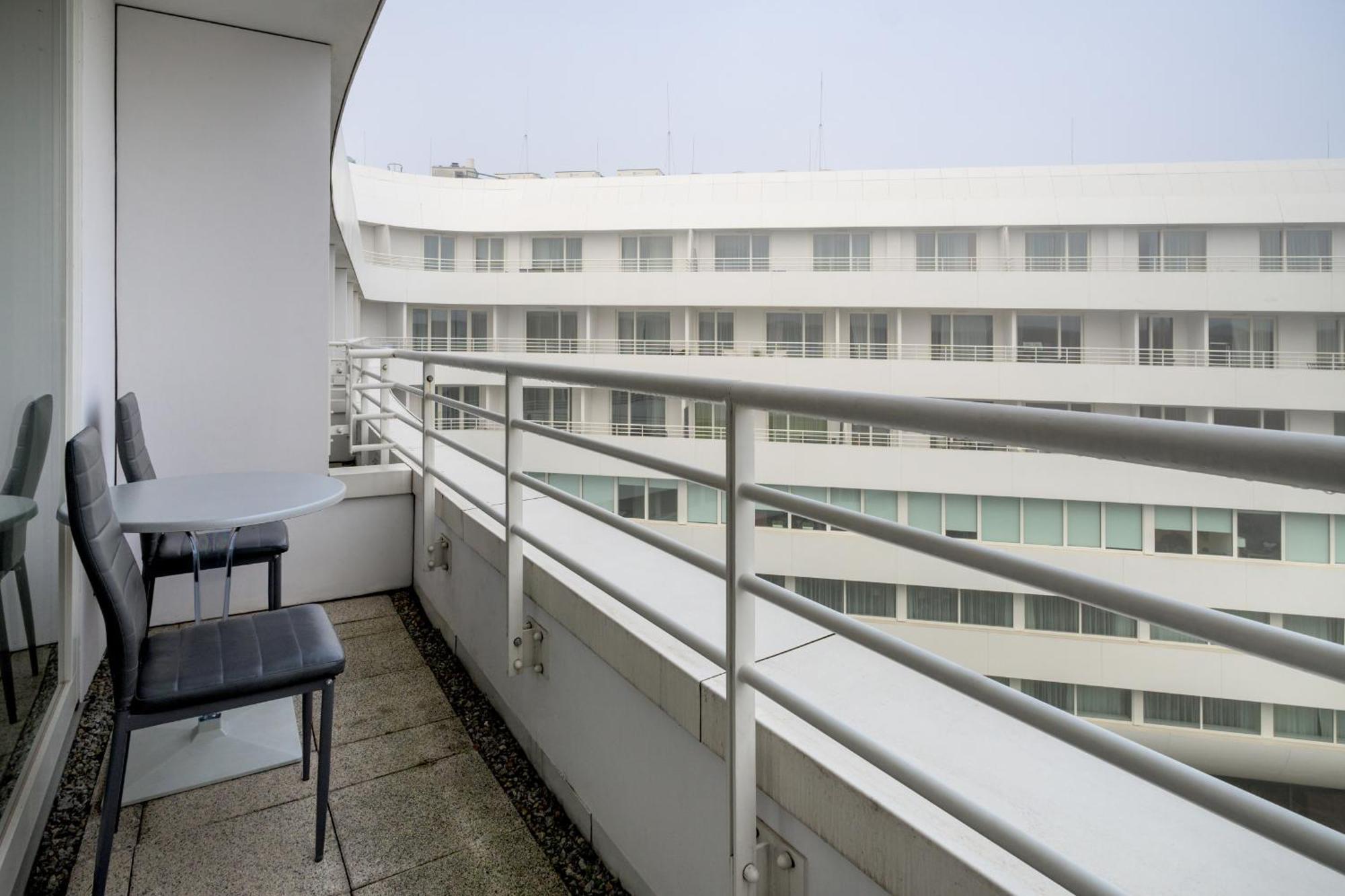 Rentplanet - Apartamenty Ovo - Wroclaw — Photos 2